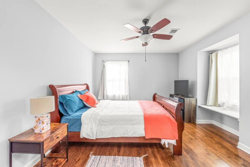 Апартаменты Spotless 4Br Near Clt Uptown, Fast Wi-Fi Шарлотт Экстерьер фото