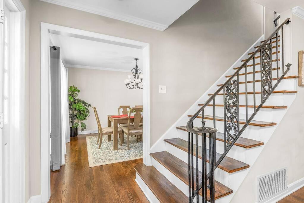 Апартаменты Spotless 4Br Near Clt Uptown, Fast Wi-Fi Шарлотт Экстерьер фото