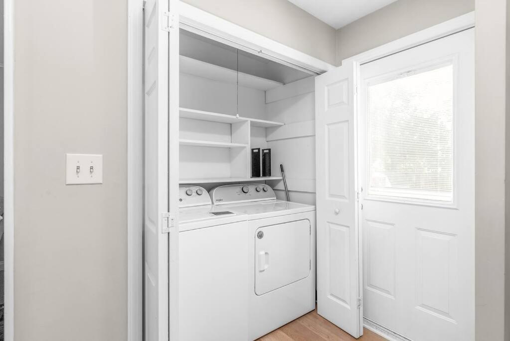 Апартаменты Spotless 4Br Near Clt Uptown, Fast Wi-Fi Шарлотт Экстерьер фото