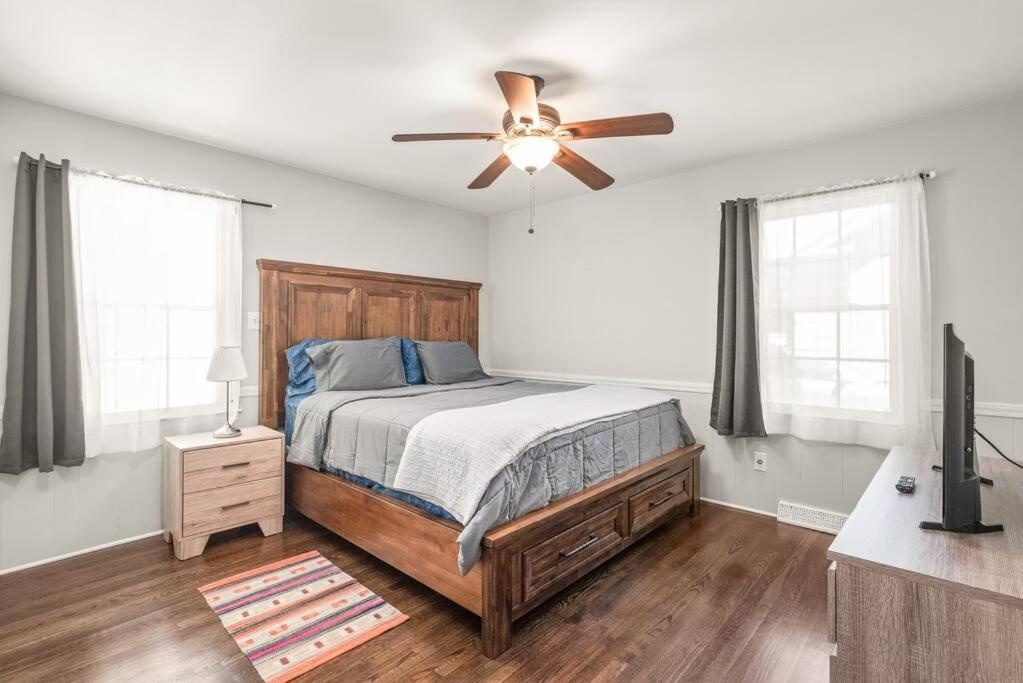 Апартаменты Spotless 4Br Near Clt Uptown, Fast Wi-Fi Шарлотт Экстерьер фото