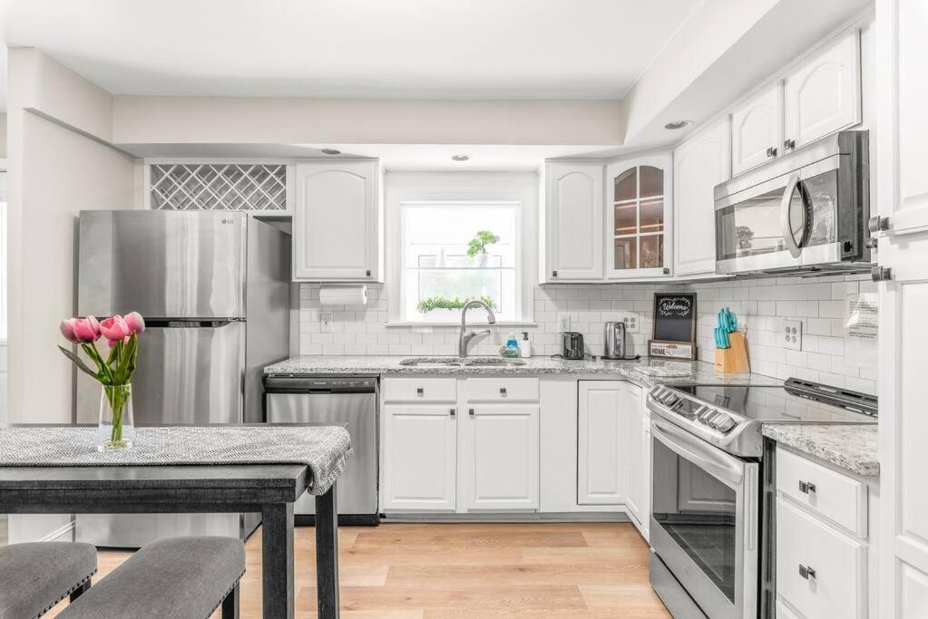 Апартаменты Spotless 4Br Near Clt Uptown, Fast Wi-Fi Шарлотт Экстерьер фото