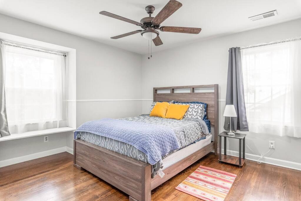 Апартаменты Spotless 4Br Near Clt Uptown, Fast Wi-Fi Шарлотт Экстерьер фото