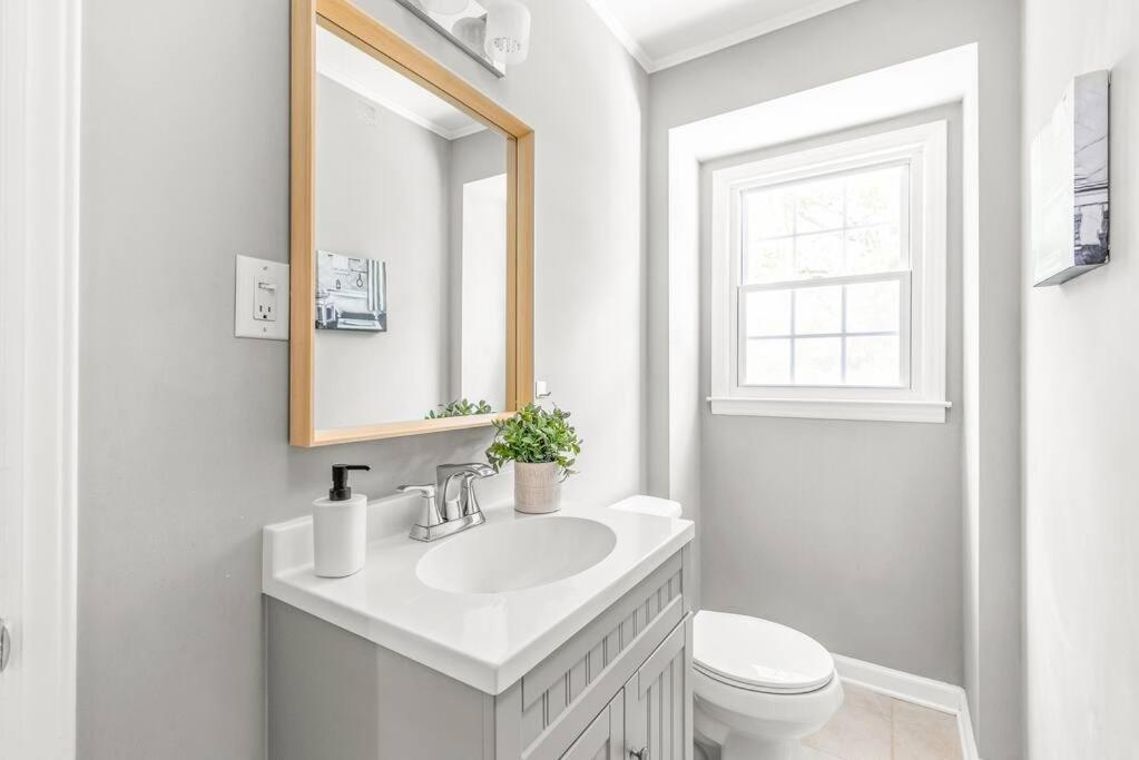 Апартаменты Spotless 4Br Near Clt Uptown, Fast Wi-Fi Шарлотт Экстерьер фото